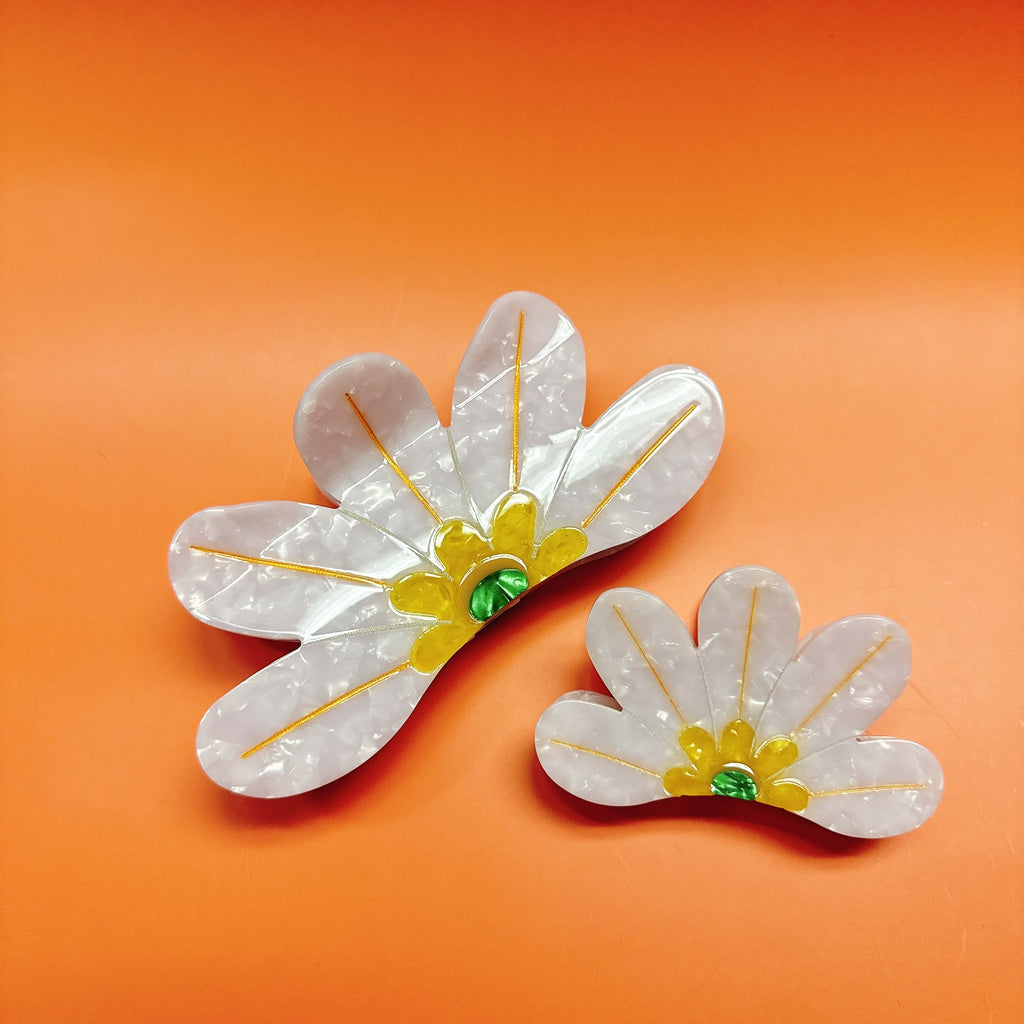 Naupaka hair clip by LAULIMA